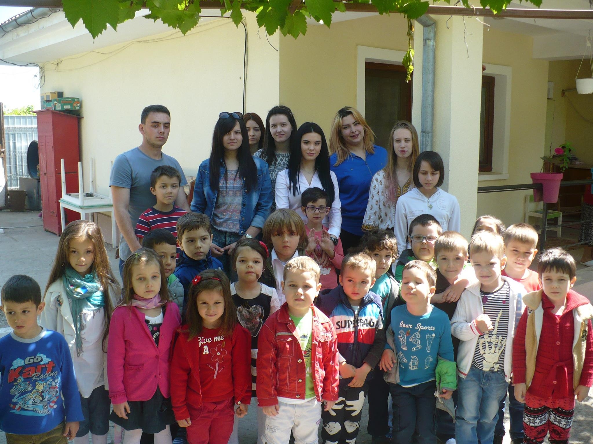 Acţiune de voluntariat organizată de preşcolarii din Liceul  Teoretic Ion Creangă