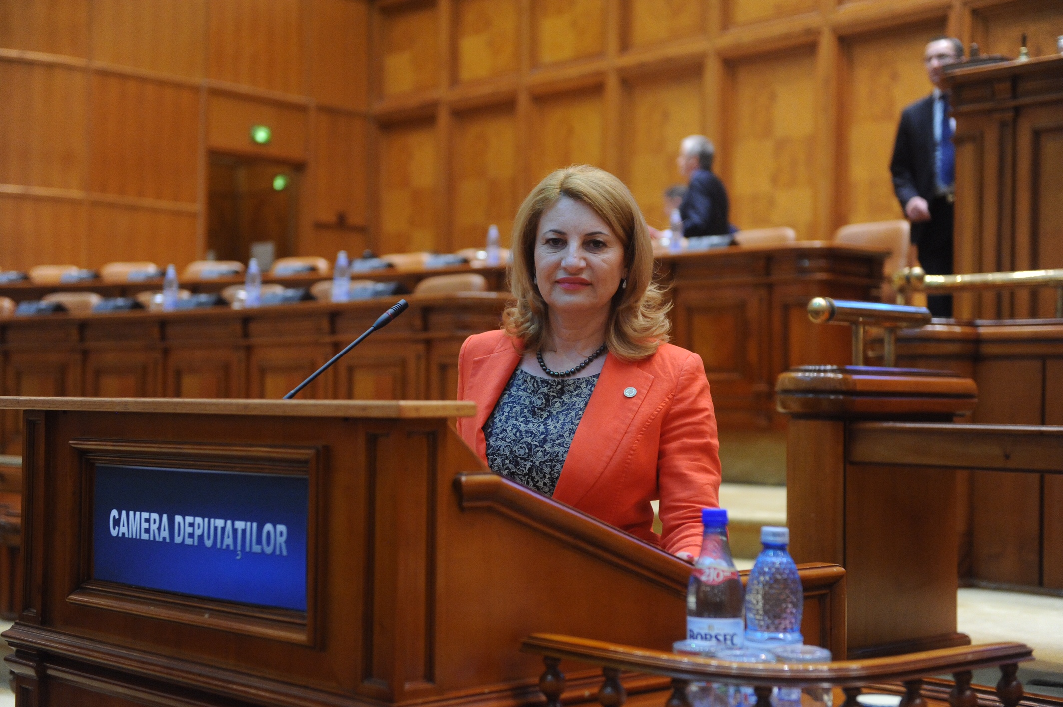 Deputatul Anisoara Radu: „Legea salarizării personalului plătit din fonduri publice – un pas spre normalitate”