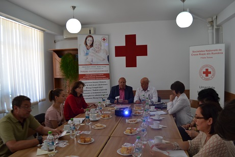 Proiect pentru bătrânii tulceni:  Uitați de propriile familii, ajutați de Crucea Roșie