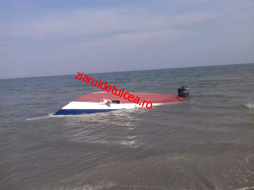 PREMIERĂ FOTO: Aceasta e barca plină de droguri naufragiată lângă Sfântu Gheorghe!