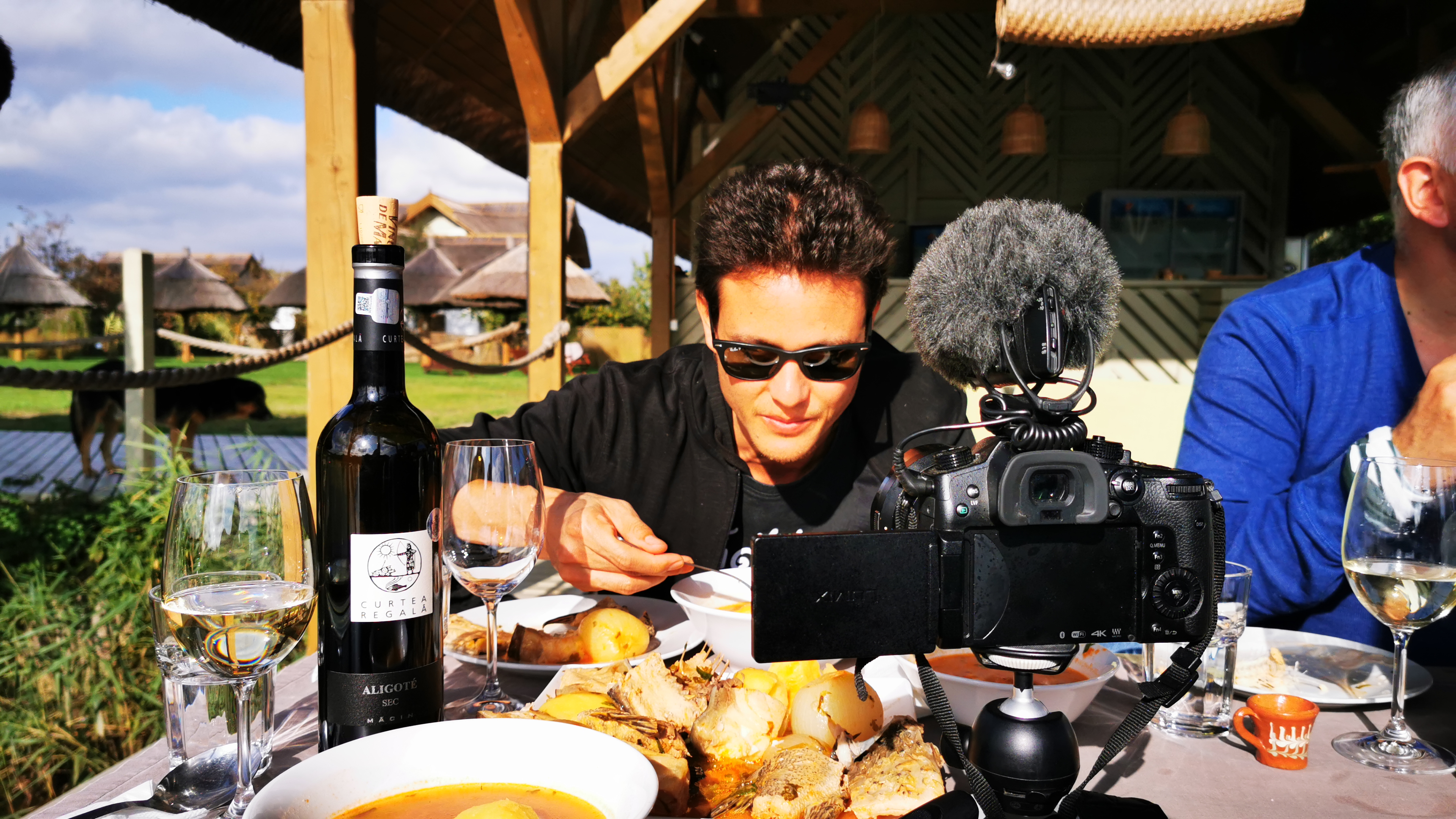 Unul dintre cei mai cunoscuți vloggeri mondiali din domeniul food & travel promovează Delta Dunarii