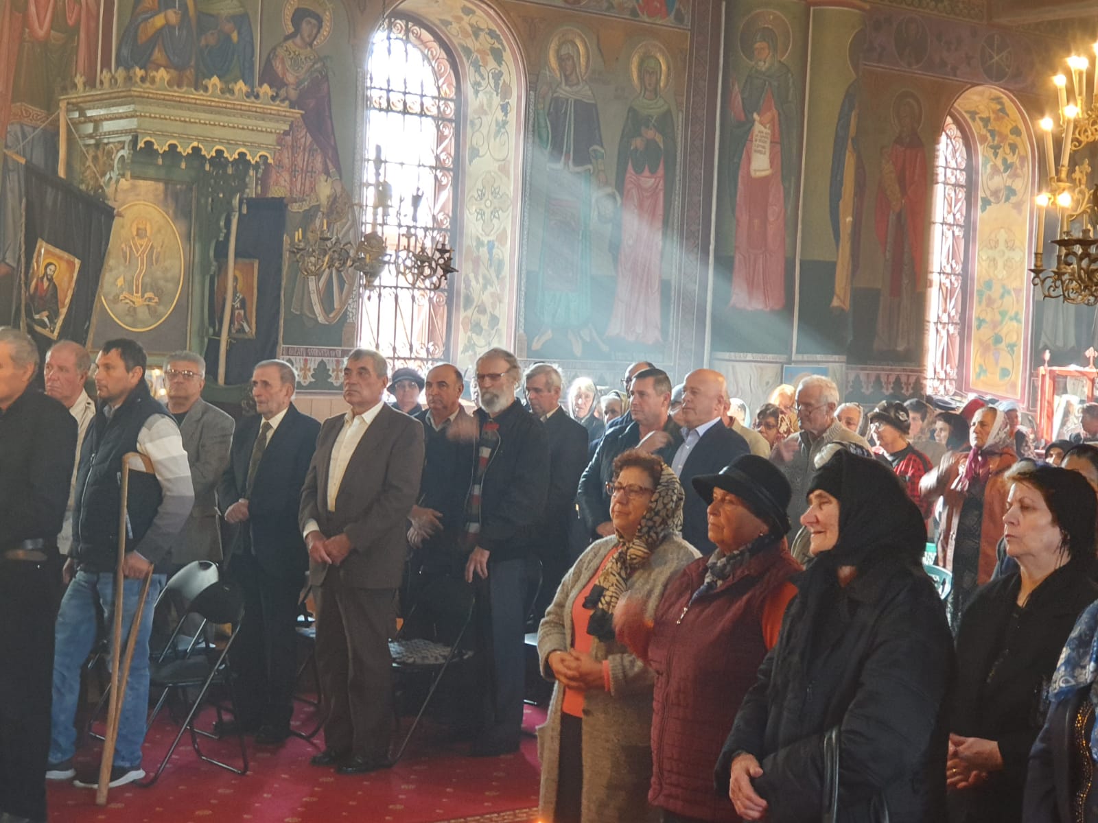 Președintele Horia Teodorescu, alături de credincioșii din Cerna la Hramul Bisericii „Sf. Arhangheli Mihail și Gavriil”