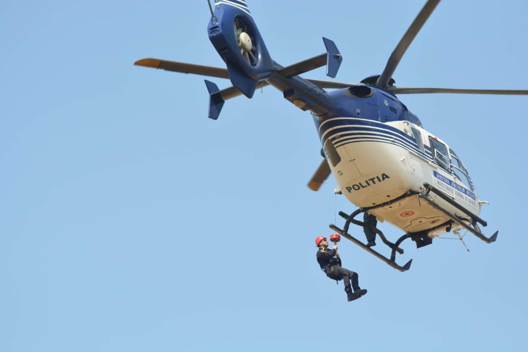 Jandarmii tulceni s-au antrenat pentru salvarea persoanelor cu ajutorul elicopterului