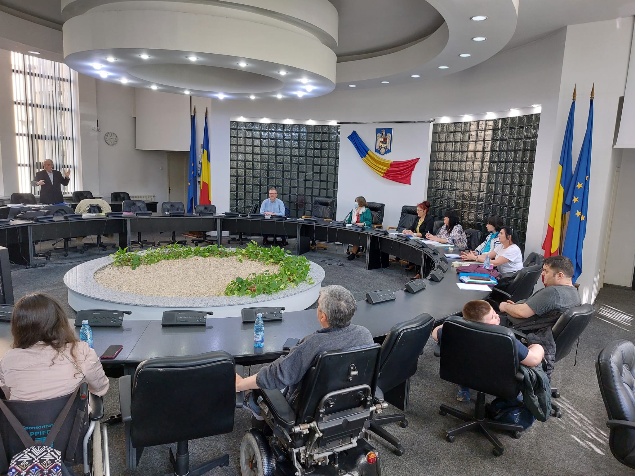 Prefectul Munteanu, singura oficialitate prezentă la Adunarea Asociației de Sprijin a Copiilor și Tinerilor cu Dizabilități Fizice