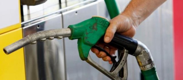 Guvernul trebuie să intervină pentru reducerea prețurilor la carburanți