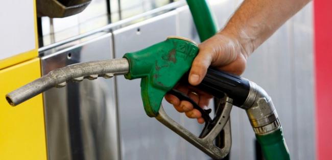 Guvernul trebuie să intervină pentru reducerea prețurilor la carburanți