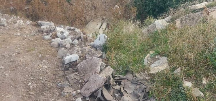 Dosar penal: Zeci de tone de deșeuri îngropate ilegal, descoperite de Garda de Mediu pe raza comunei Stejaru