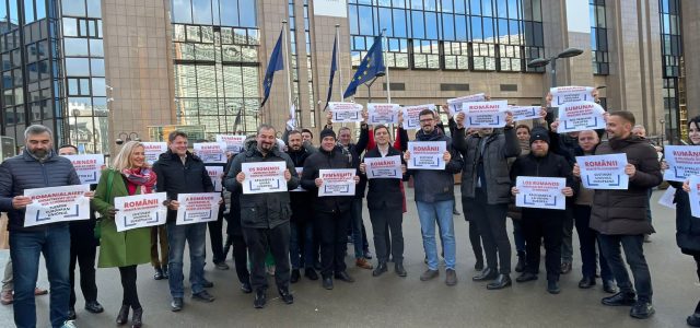 Acțiune de mobilizare pentru aderarea României la spațiul Schengen, în fața sediului Consiliului UE din Bruxelles, organizată de PES activists România