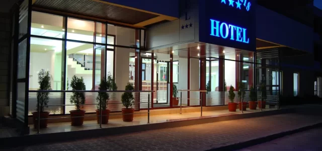 PRIMĂRIA ÎȘI MUTĂ BIROURILE LA HOTEL EUROPOLIS. REABILITAREA SEDIULUI VA COSTA PESTE 1,5 MILIOANE EURO