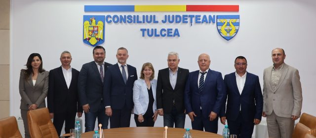 Ambasadorul SUA, în vizită la Tulcea împreună cu ministrul Apărării Naționale