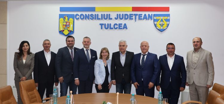 Ambasadorul SUA, în vizită la Tulcea împreună cu ministrul Apărării Naționale