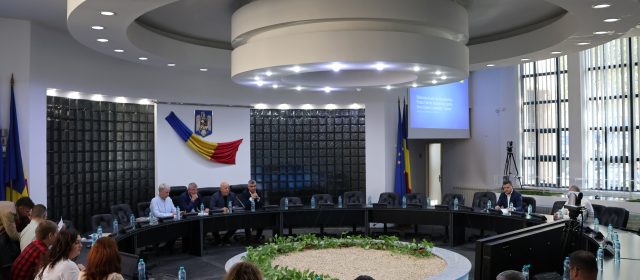 La sala „Mihail Kogălniceanu“ a Consiliului Județean Tulcea:  Discuții pe tema drumului expres Tulcea – Constanța                              