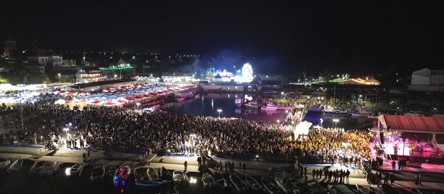 87.000 de vizitatori în prima zi a Festivalului Borșului LIpovenesc de Jurilovca