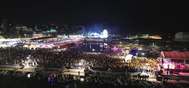 87.000 de vizitatori în prima zi a Festivalului Borșului LIpovenesc de Jurilovca