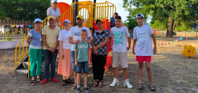 Curtea școlii din comuna Horia, jud. Tulcea devine loc de joacă pentru toți copiii din comunitate