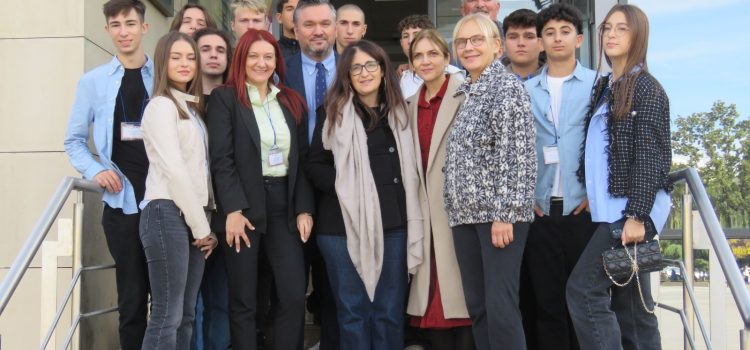 Elevi tulceni și italieni, oaspeți ai Consiliului Județean Tulcea, în cadrul Programului Erasmus+
