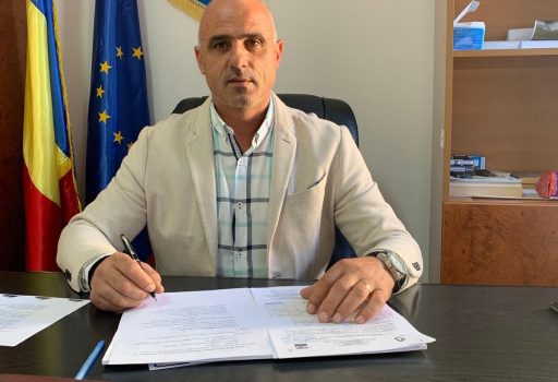 Viceprimarul comunei Stejaru, acuzat de incompatibilitate