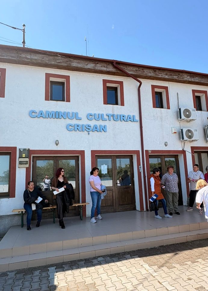 Caravana medicală a ajuns în comuna Crișan: peste 145 de persoane au beneficiat de consultații gratuite. A participat și fostul ministru al Sănătății