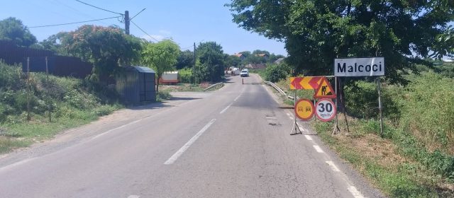 Au început lucrările de remediere a denivelărilor de pe DJ 222C, în localitatea Malcoci