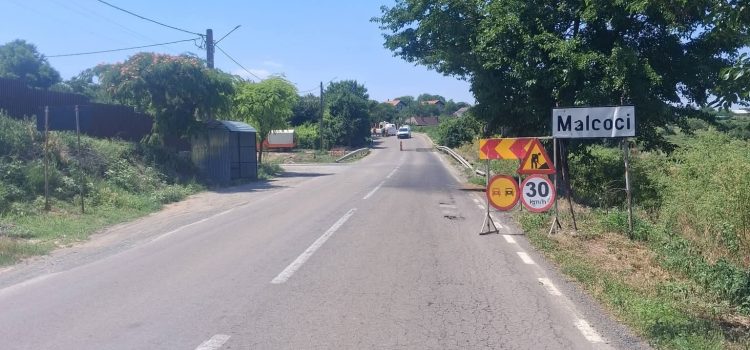 Au început lucrările de remediere a denivelărilor de pe DJ 222C, în localitatea Malcoci
