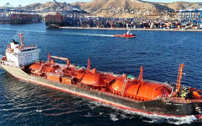 Explozie la bordul unei nave aflată în tranzit prin Zona Economică Exclusivă a României