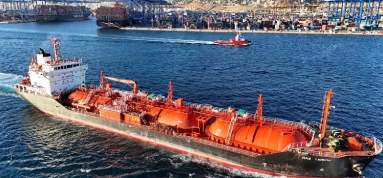 Explozie la bordul unei nave aflată în tranzit prin Zona Economică Exclusivă a României