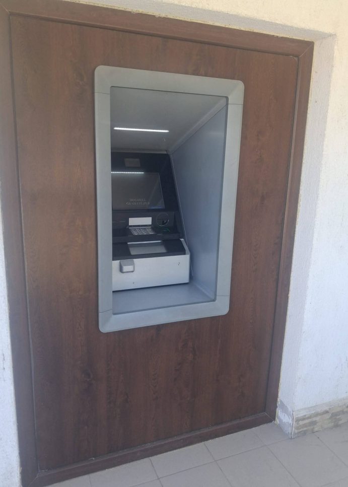 ATM nou, instalat în comuna Nufăru. Locuitorii pot face retrageri și depuneri de numerar